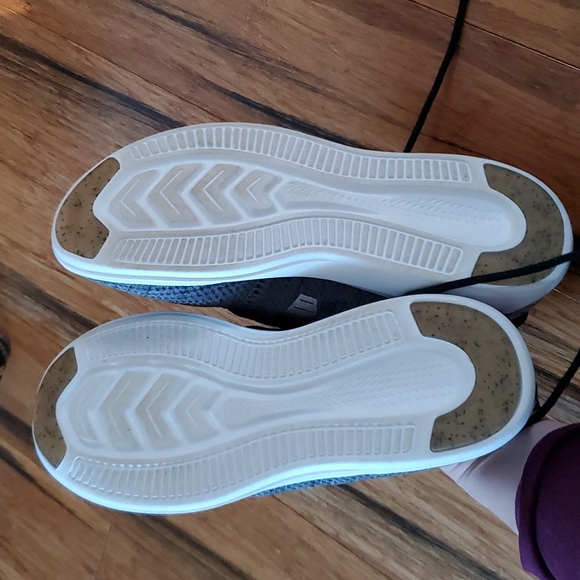 NWOT New Balance Sneakers - Picture 9 of 9